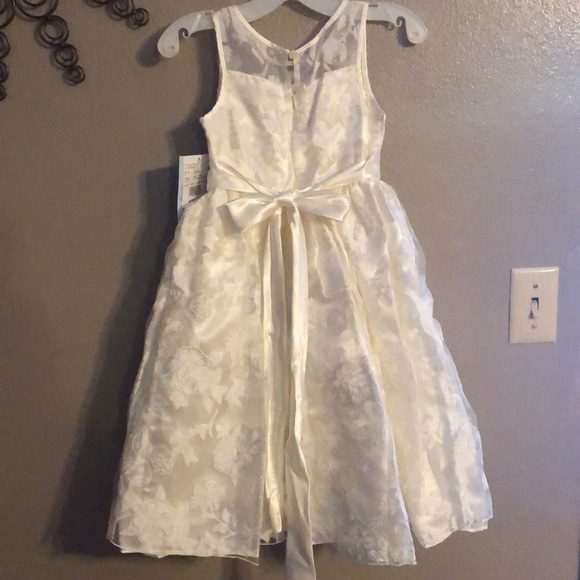 Picture perfect flower girl gown never worn sz 5 - Picture 3 of 4